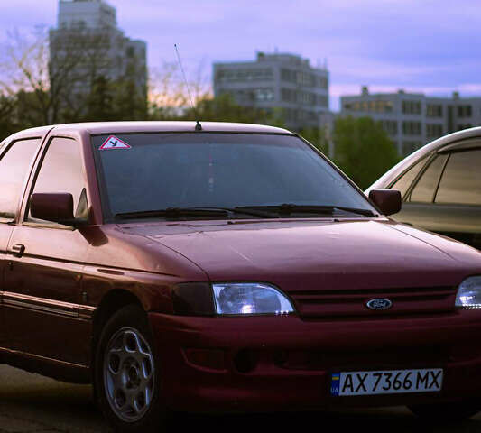 Красный Форд Эскорт, объемом двигателя 1.39 л и пробегом 582 тыс. км за 1500 $, фото 1 на Automoto.ua