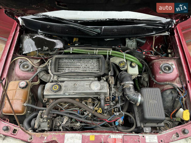 Красный Форд Эскорт, объемом двигателя 1.8 л и пробегом 55 тыс. км за 1500 $, фото 8 на Automoto.ua