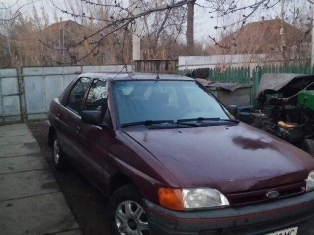Красный Форд Эскорт, объемом двигателя 0 л и пробегом 100 тыс. км за 1200 $, фото 1 на Automoto.ua