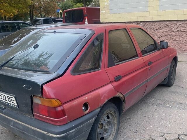 Красный Форд Эскорт, объемом двигателя 1.4 л и пробегом 500 тыс. км за 362 $, фото 2 на Automoto.ua