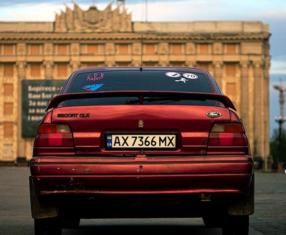 Красный Форд Эскорт, объемом двигателя 1.4 л и пробегом 0 тыс. км за 1500 $, фото 1 на Automoto.ua