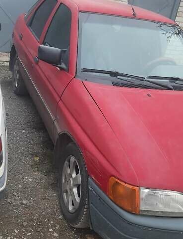 Красный Форд Эскорт, объемом двигателя 1.39 л и пробегом 100 тыс. км за 1100 $, фото 5 на Automoto.ua