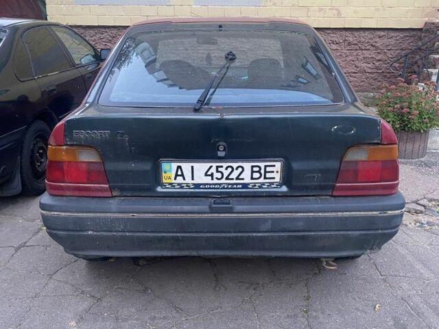 Красный Форд Эскорт, объемом двигателя 1.4 л и пробегом 500 тыс. км за 362 $, фото 1 на Automoto.ua