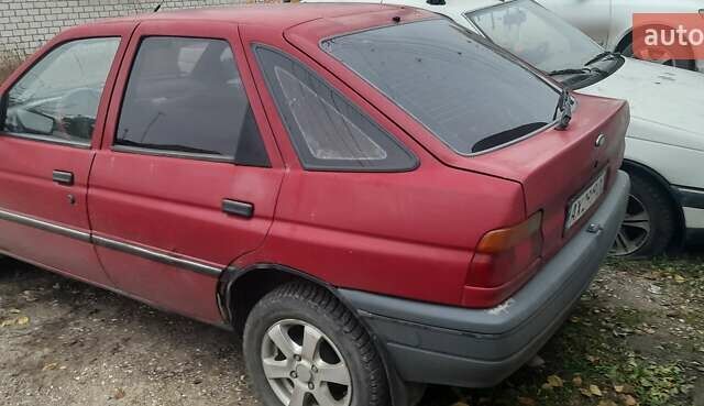 Красный Форд Эскорт, объемом двигателя 1.39 л и пробегом 100 тыс. км за 1100 $, фото 4 на Automoto.ua
