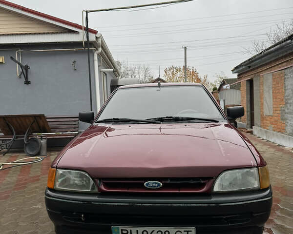 Красный Форд Эскорт, объемом двигателя 1.8 л и пробегом 55 тыс. км за 1500 $, фото 5 на Automoto.ua