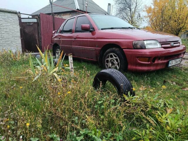 Красный Форд Эскорт, объемом двигателя 1.4 л и пробегом 300 тыс. км за 950 $, фото 1 на Automoto.ua