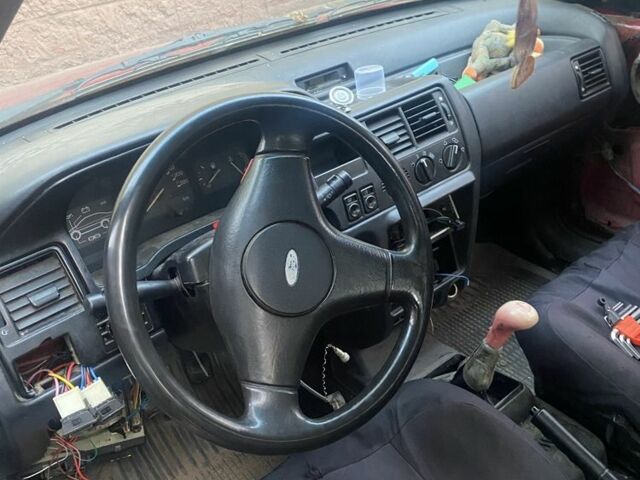 Красный Форд Эскорт, объемом двигателя 1.4 л и пробегом 500 тыс. км за 362 $, фото 5 на Automoto.ua