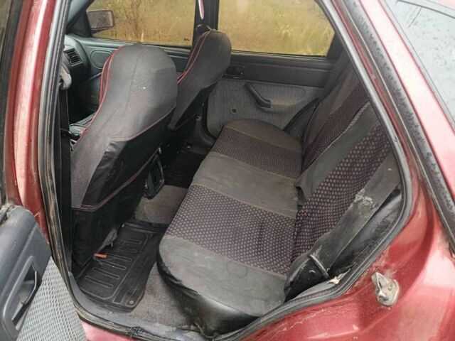 Красный Форд Эскорт, объемом двигателя 1.4 л и пробегом 300 тыс. км за 950 $, фото 6 на Automoto.ua