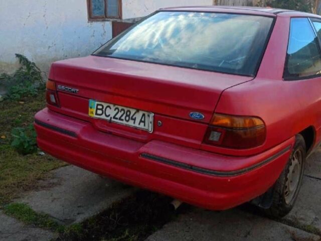 Красный Форд Эскорт, объемом двигателя 2 л и пробегом 61 тыс. км за 700 $, фото 2 на Automoto.ua