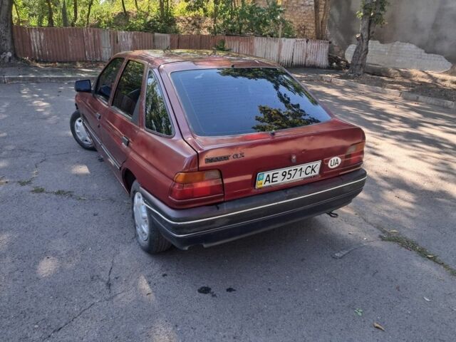 Красный Форд Эскорт, объемом двигателя 1.8 л и пробегом 200 тыс. км за 777 $, фото 3 на Automoto.ua