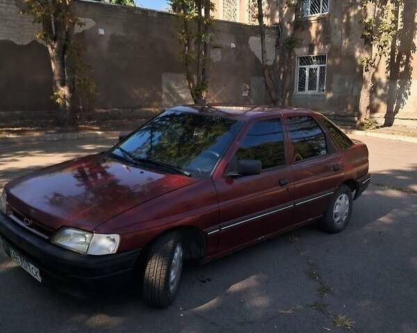 Красный Форд Эскорт, объемом двигателя 1.8 л и пробегом 200 тыс. км за 777 $, фото 7 на Automoto.ua
