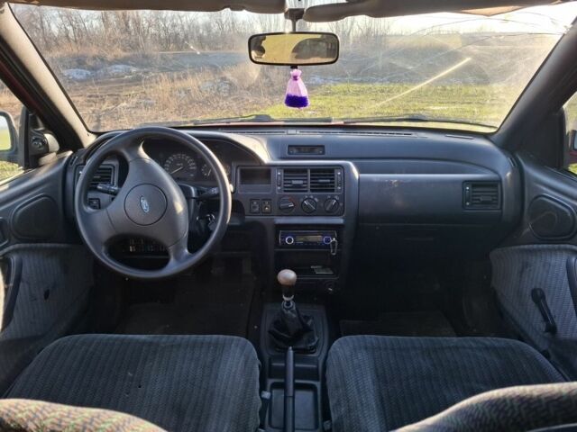 Красный Форд Эскорт, объемом двигателя 1.8 л и пробегом 100 тыс. км за 998 $, фото 5 на Automoto.ua