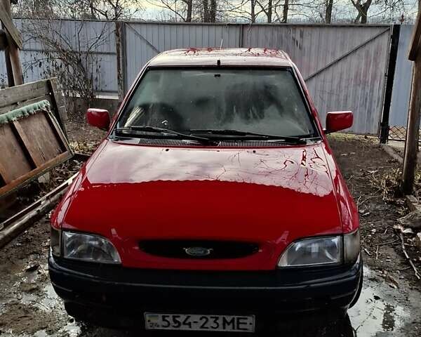 Красный Форд Эскорт, объемом двигателя 1.3 л и пробегом 150 тыс. км за 500 $, фото 5 на Automoto.ua