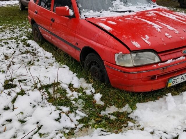 Красный Форд Эскорт, объемом двигателя 1.4 л и пробегом 22 тыс. км за 300 $, фото 1 на Automoto.ua