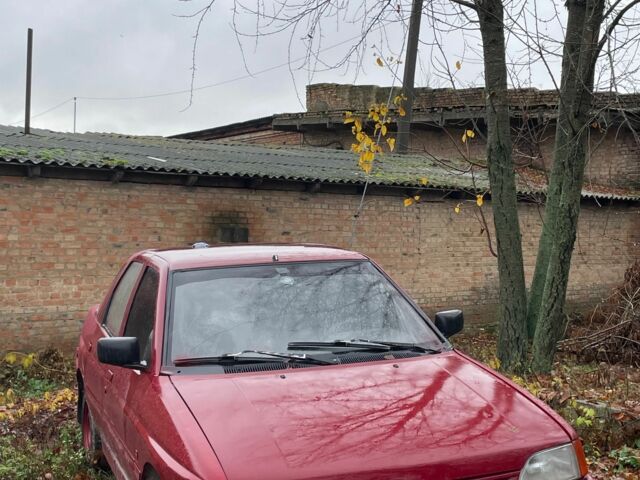 Красный Форд Эскорт, объемом двигателя 1.4 л и пробегом 650 тыс. км за 548 $, фото 1 на Automoto.ua