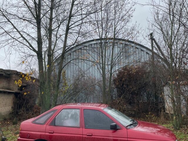 Красный Форд Эскорт, объемом двигателя 1.4 л и пробегом 650 тыс. км за 548 $, фото 3 на Automoto.ua