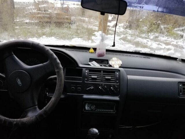 Красный Форд Эскорт, объемом двигателя 1.4 л и пробегом 22 тыс. км за 300 $, фото 5 на Automoto.ua