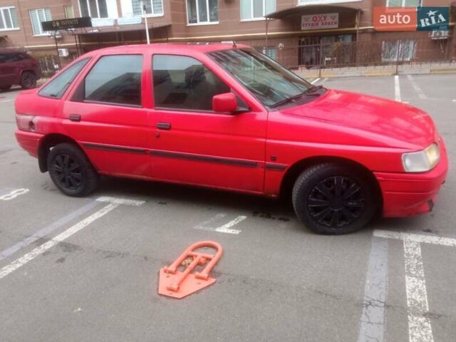 Красный Форд Эскорт, объемом двигателя 1.4 л и пробегом 233 тыс. км за 899 $, фото 4 на Automoto.ua