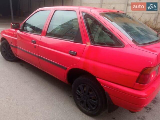 Красный Форд Эскорт, объемом двигателя 1.4 л и пробегом 233 тыс. км за 750 $, фото 6 на Automoto.ua