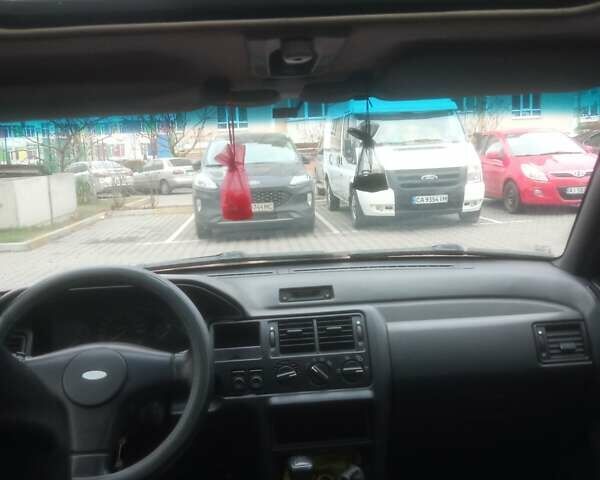 Красный Форд Эскорт, объемом двигателя 1.4 л и пробегом 233 тыс. км за 750 $, фото 5 на Automoto.ua