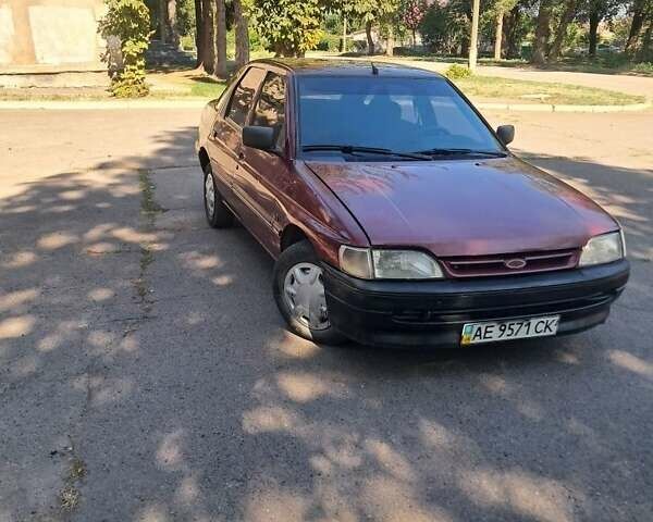 Красный Форд Эскорт, объемом двигателя 1.8 л и пробегом 200 тыс. км за 777 $, фото 1 на Automoto.ua