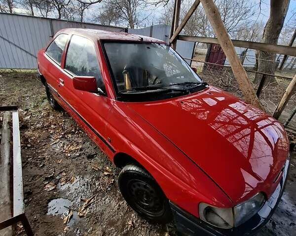 Красный Форд Эскорт, объемом двигателя 1.3 л и пробегом 150 тыс. км за 500 $, фото 4 на Automoto.ua