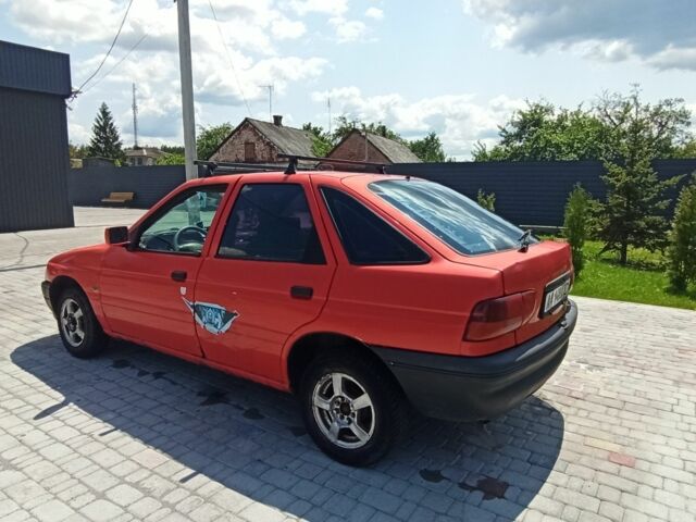 Красный Форд Эскорт, объемом двигателя 1.3 л и пробегом 2 тыс. км за 1200 $, фото 8 на Automoto.ua