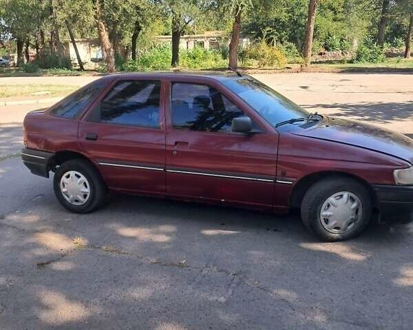 Красный Форд Эскорт, объемом двигателя 1.8 л и пробегом 200 тыс. км за 777 $, фото 3 на Automoto.ua