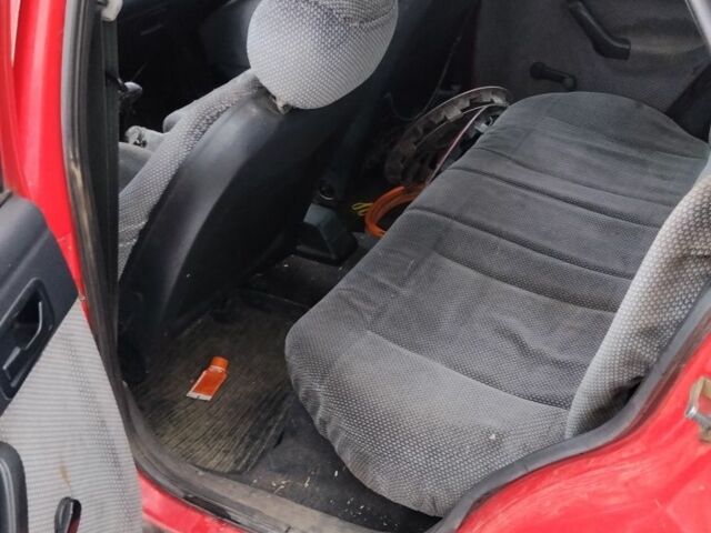 Красный Форд Эскорт, объемом двигателя 1.4 л и пробегом 22 тыс. км за 300 $, фото 4 на Automoto.ua