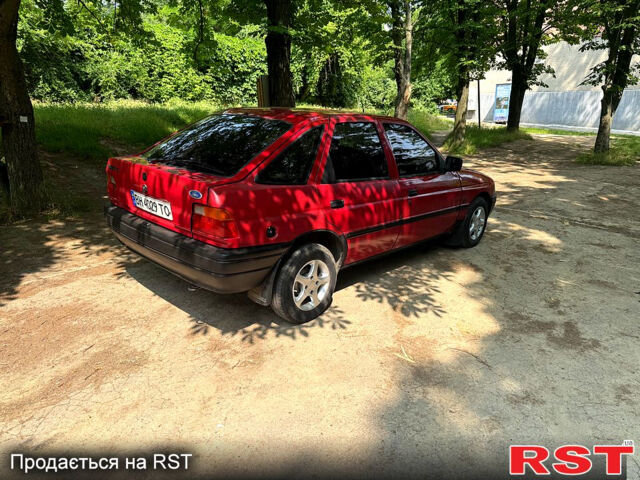 Красный Форд Эскорт, объемом двигателя 1.4 л и пробегом 100 тыс. км за 900 $, фото 1 на Automoto.ua