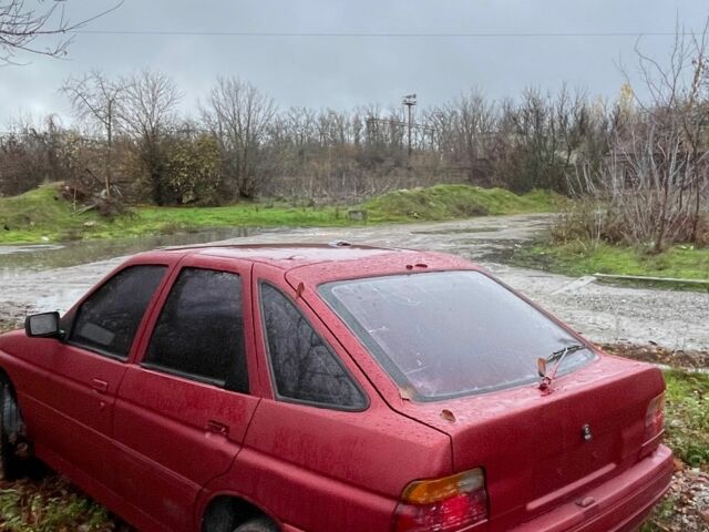 Красный Форд Эскорт, объемом двигателя 1.4 л и пробегом 650 тыс. км за 548 $, фото 4 на Automoto.ua