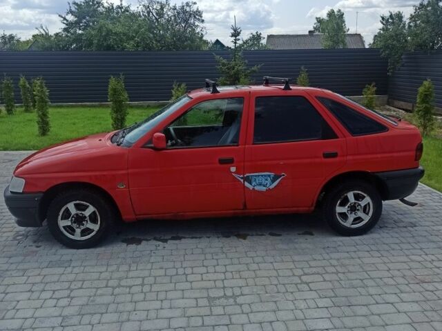 Красный Форд Эскорт, объемом двигателя 1.3 л и пробегом 2 тыс. км за 1200 $, фото 3 на Automoto.ua
