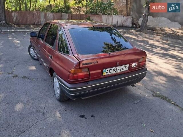 Красный Форд Эскорт, объемом двигателя 1.8 л и пробегом 200 тыс. км за 777 $, фото 2 на Automoto.ua