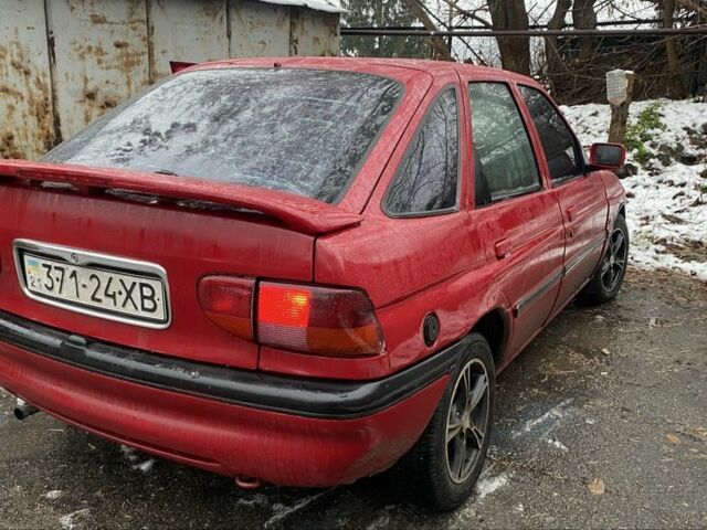 Красный Форд Эскорт, объемом двигателя 1.6 л и пробегом 165 тыс. км за 1500 $, фото 4 на Automoto.ua