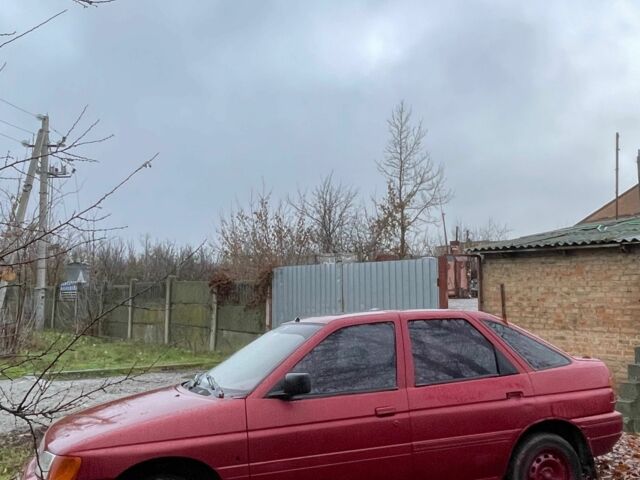 Красный Форд Эскорт, объемом двигателя 1.4 л и пробегом 650 тыс. км за 548 $, фото 2 на Automoto.ua