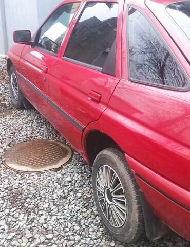 Красный Форд Эскорт, объемом двигателя 1.6 л и пробегом 232 тыс. км за 1400 $, фото 7 на Automoto.ua