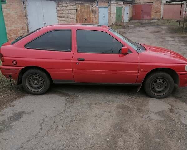 Красный Форд Эскорт, объемом двигателя 1.6 л и пробегом 300 тыс. км за 1500 $, фото 2 на Automoto.ua