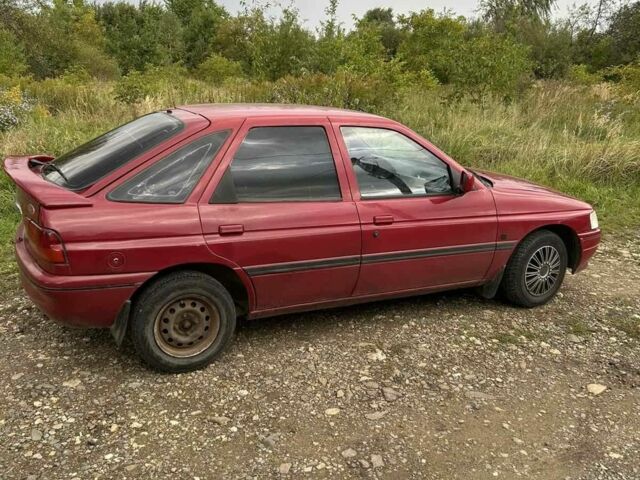 Красный Форд Эскорт, объемом двигателя 1.6 л и пробегом 230 тыс. км за 1400 $, фото 5 на Automoto.ua