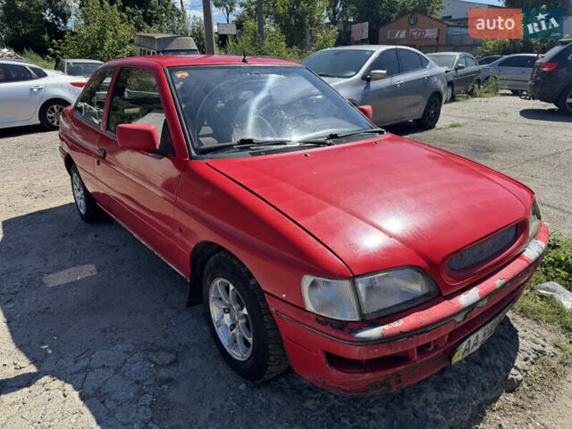 Красный Форд Эскорт, объемом двигателя 1.3 л и пробегом 100 тыс. км за 600 $, фото 3 на Automoto.ua