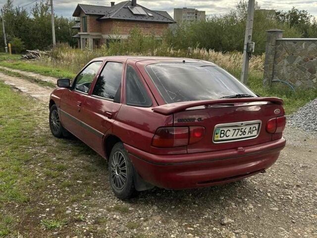 Красный Форд Эскорт, объемом двигателя 1.6 л и пробегом 230 тыс. км за 1400 $, фото 2 на Automoto.ua