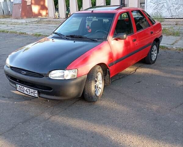 Красный Форд Эскорт, объемом двигателя 1.3 л и пробегом 150 тыс. км за 1700 $, фото 6 на Automoto.ua