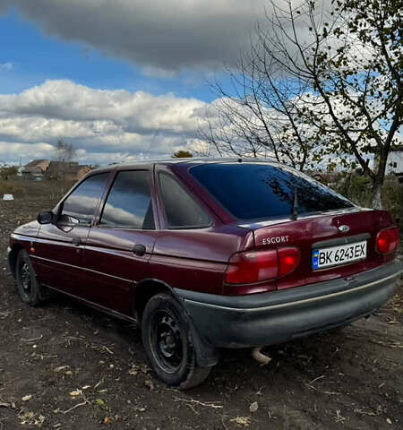 Червоний Форд Ескорт, об'ємом двигуна 1.4 л та пробігом 305 тис. км за 1200 $, фото 1 на Automoto.ua