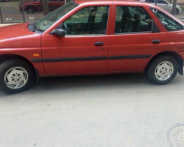 Красный Форд Эскорт, объемом двигателя 1.4 л и пробегом 120 тыс. км за 1900 $, фото 2 на Automoto.ua