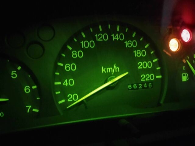 Красный Форд Эскорт, объемом двигателя 1.3 л и пробегом 80 тыс. км за 782 $, фото 5 на Automoto.ua