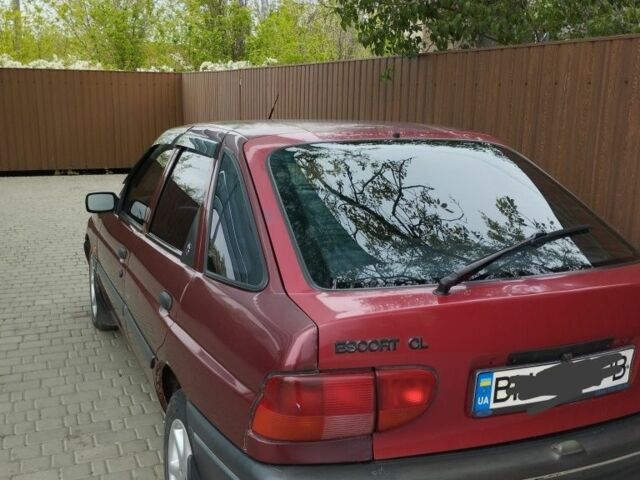 Червоний Форд Ескорт, об'ємом двигуна 1.6 л та пробігом 400 тис. км за 1300 $, фото 5 на Automoto.ua