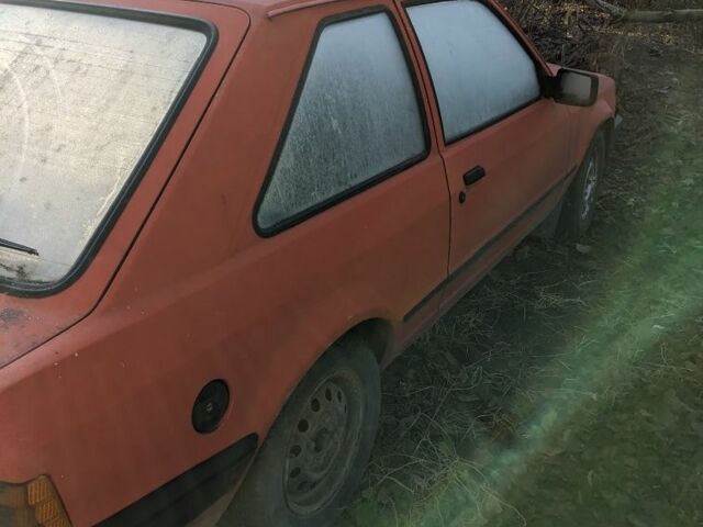 Красный Форд Эскорт, объемом двигателя 0 л и пробегом 1 тыс. км за 520 $, фото 1 на Automoto.ua