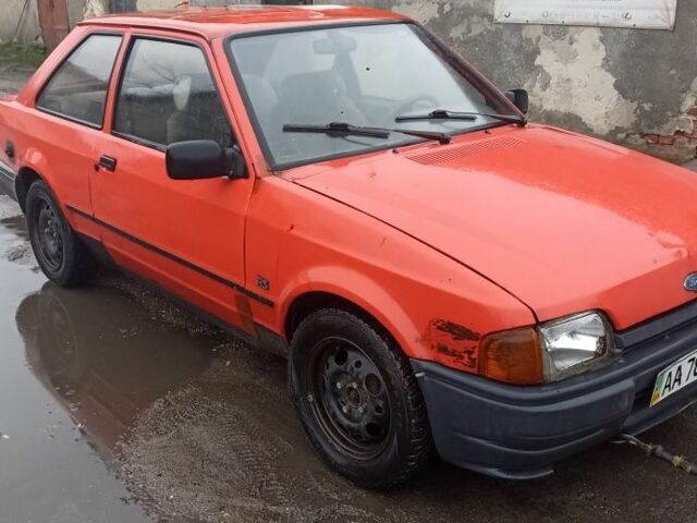 Красный Форд Эскорт, объемом двигателя 1.6 л и пробегом 200 тыс. км за 300 $, фото 2 на Automoto.ua