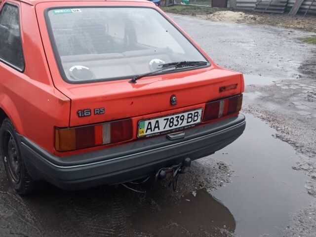 Красный Форд Эскорт, объемом двигателя 1.6 л и пробегом 200 тыс. км за 300 $, фото 1 на Automoto.ua