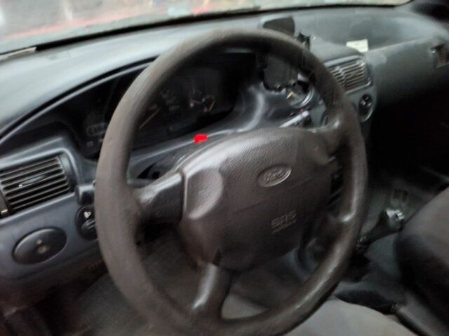 Червоний Форд Ескорт, об'ємом двигуна 1.4 л та пробігом 255 тис. км за 500 $, фото 4 на Automoto.ua