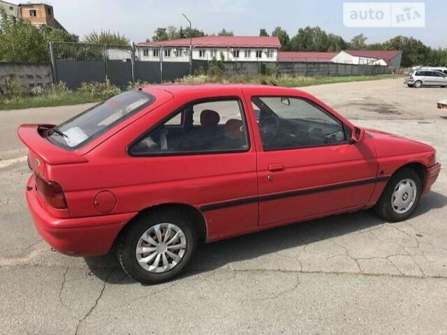 Красный Форд Эскорт, объемом двигателя 0 л и пробегом 120 тыс. км за 595 $, фото 1 на Automoto.ua